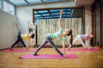 As diferentes variedades de yoga e como escolher a certa para você
